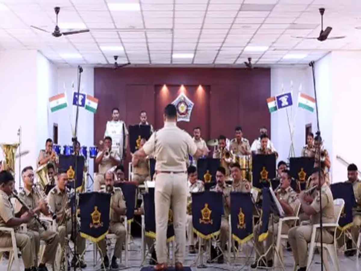 James Bond : జేమ్స్ బాండ్ మ్యూజిక్తో అలరించిన ముంబై పోలీసులు