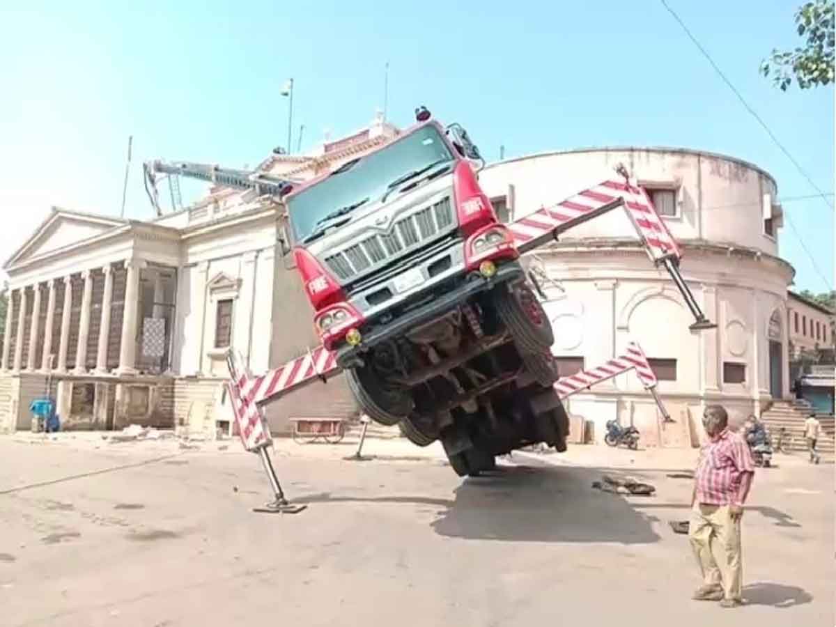 Gwalior Accident : జెండా ఏర్పాటు పనిలో ప్రమాదం : ముగ్గురు మృతి