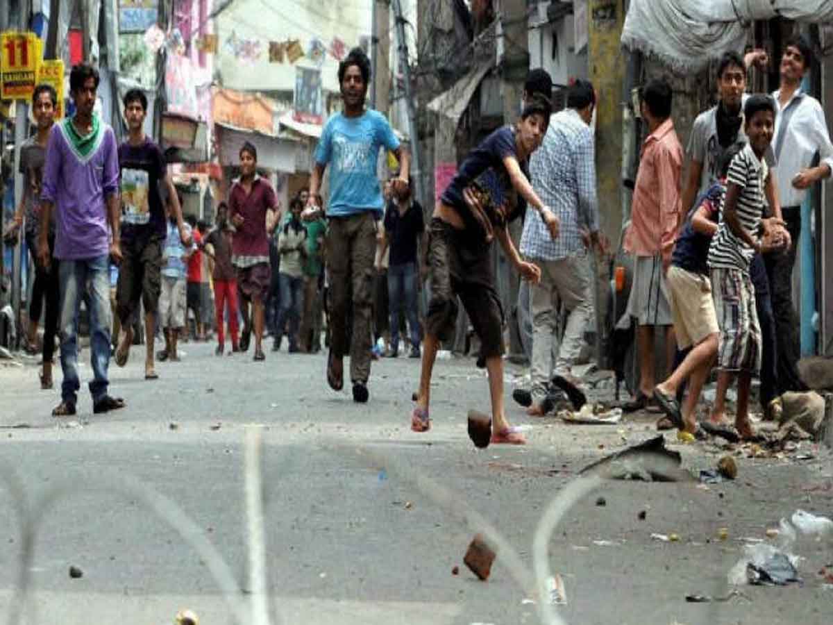 Stone pelting : ఇక రాయితో కొట్టారో.. కఠిన చర్యలు తప్పవు!
