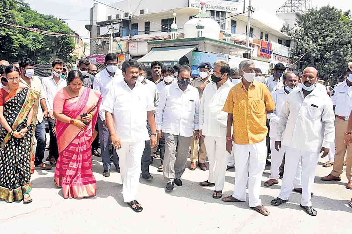 పనుల్లో వేగం పెంచాలి