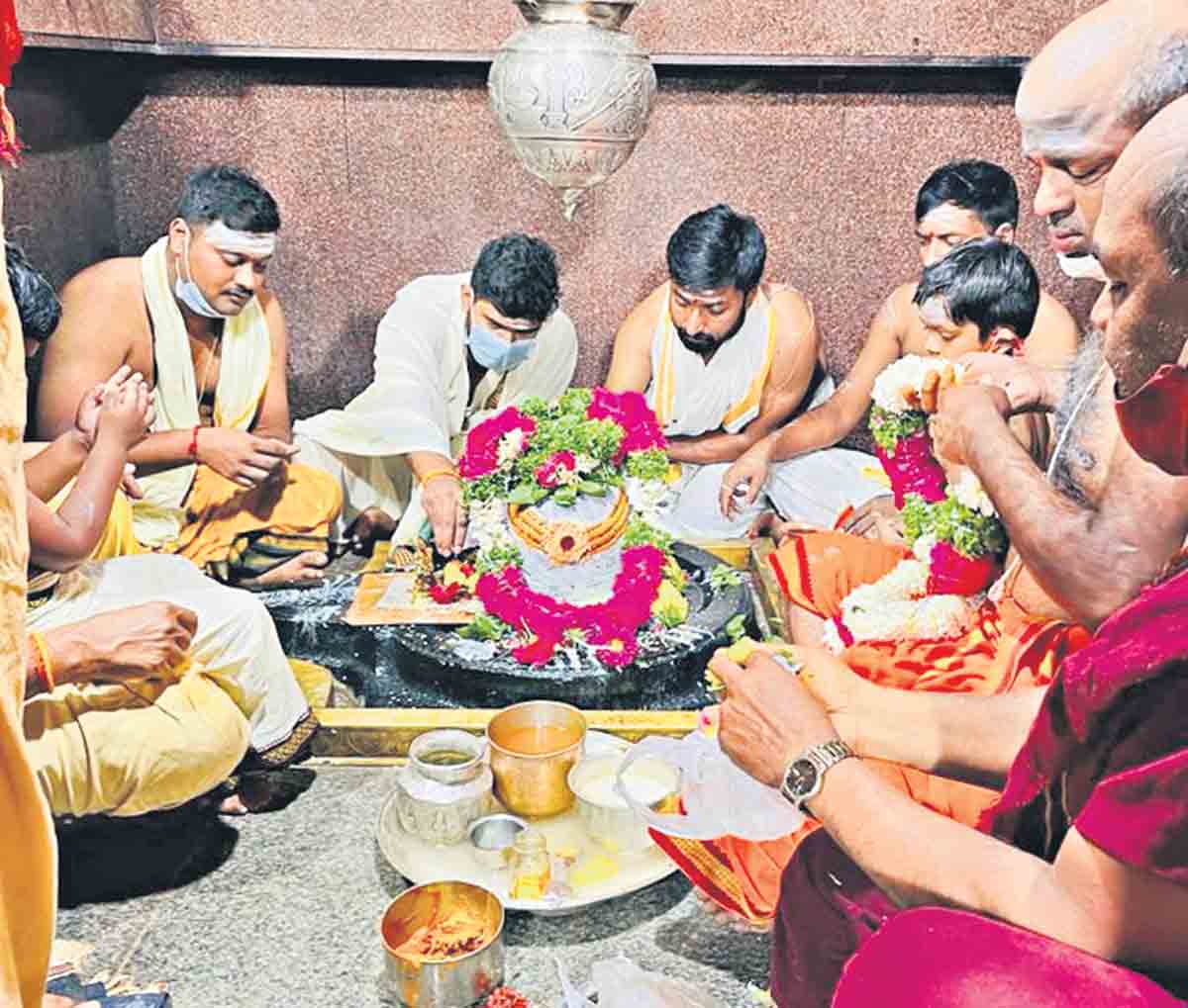 కీసరలో ఘనంగా శ్రావణమాసోత్సవ పూజలు