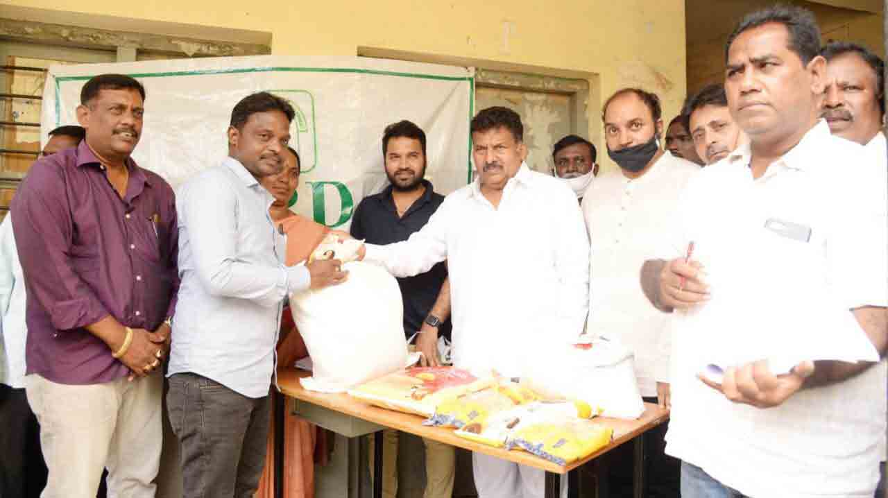 జ‌ర్న‌లిస్టుల‌కు చేయూత‌నివ్వ‌డం అభినంద‌నీయం