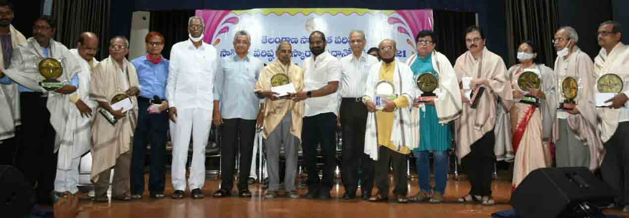 విద్యార్థులను సాహిత్యంతో ఉత్తమ పౌరులుగా తీర్చిదిద్దాలి: మంత్రి శ్రీనివాస్‌గౌడ్‌