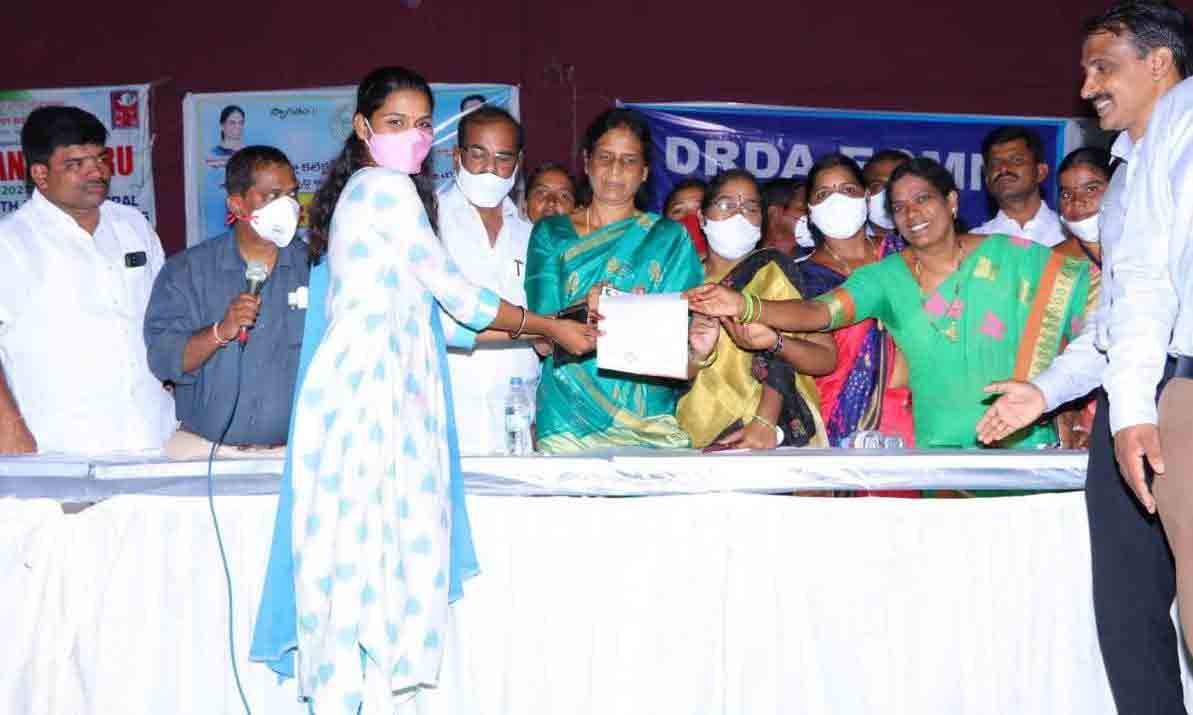 నిరుద్యోగ స‌మ‌స్య ప‌రిష్కారానికి ప్ర‌భుత్వం కృషి: మంత్రి స‌బితారెడ్డి