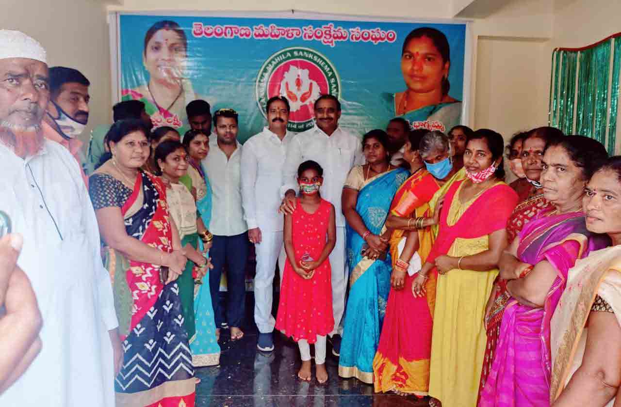 మహిళలు స్వశక్తితో ఎదగాలి: విప్‌ గాంధీ