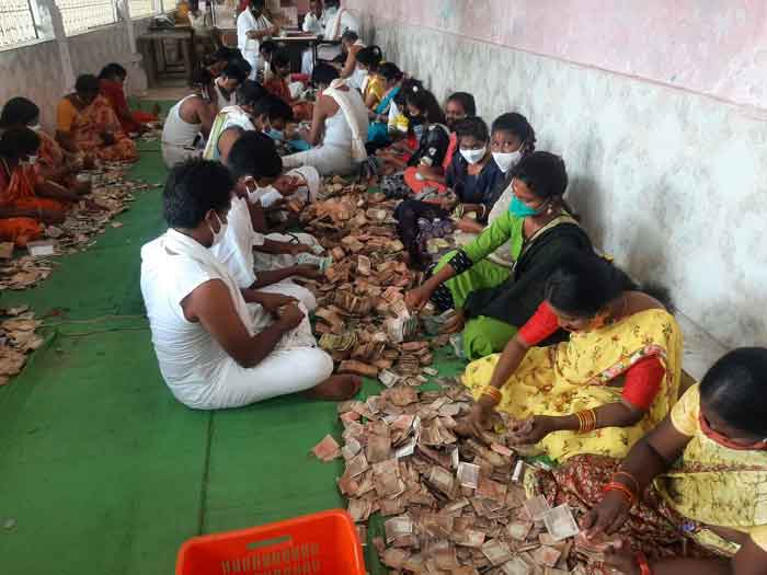 బాసర ఆలయ హుండీ కానుకల లెక్కింపు