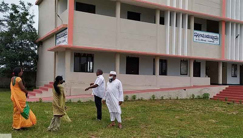 పాఠశాలలను సుందరంగా తీర్చిదిద్దాలి