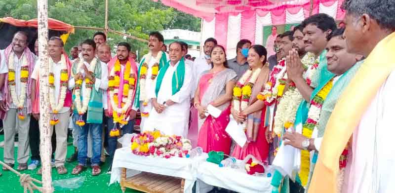 అందుబాటులో ఉంటూ సేవలందించాలి