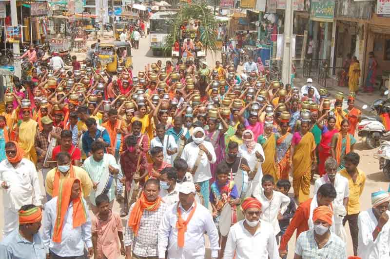 కనుల పండువగా దేవతామూర్తుల ఊరేగింపు