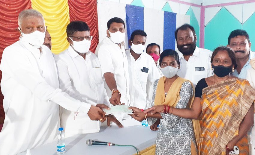 పేదింటి ఆడబిడ్డలకు అండగాసీఎం కేసీఆర్‌