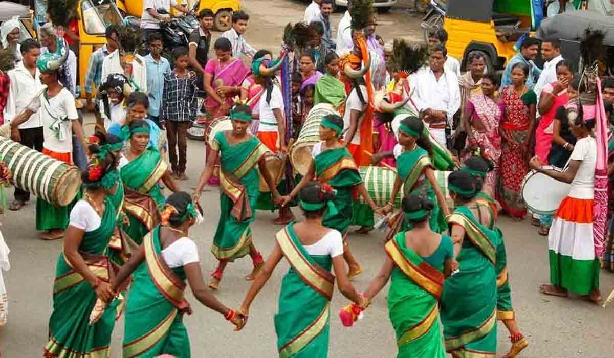 Adivasi Day : తెలంగాణ‌లో ఘ‌నంగా ప్ర‌పంచ ఆదివాసీ దినోత్స‌వం