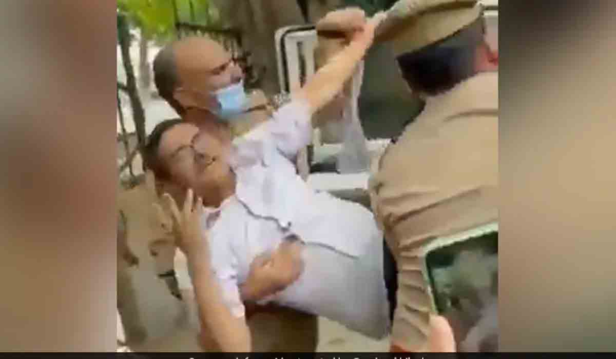 యోగిపై పోటీ చేస్తాన‌న్న మాజీ ఐపీఎస్.. గంట‌ల్లోనే అరెస్ట్