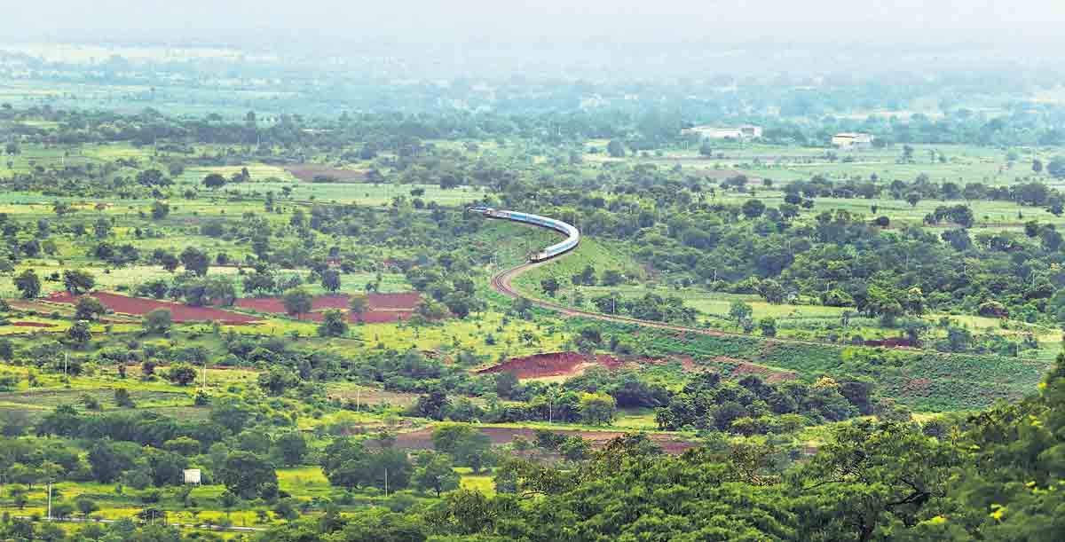 నగరానికి చేరువలో అందమైన పర్యాటకం
