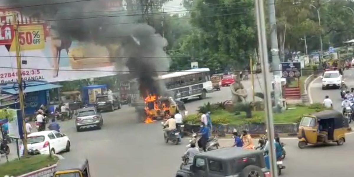 ఆటోను తగులబెట్టిన డ్రైవర్‌!