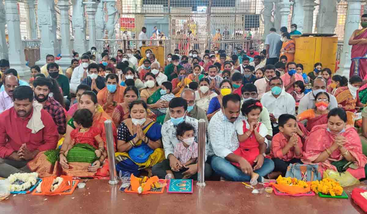 Basara: చదువులమ్మ ఆలయానికి శ్రావణ శోభ