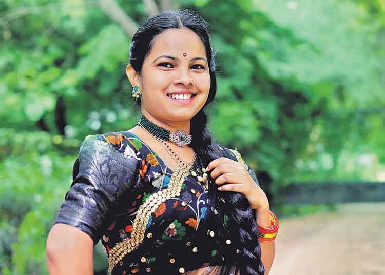 ఒడ్డుమీదా రేడియవెట్టి.. గడ్డిగోస్తే గమ్మతిరెడ్డి!