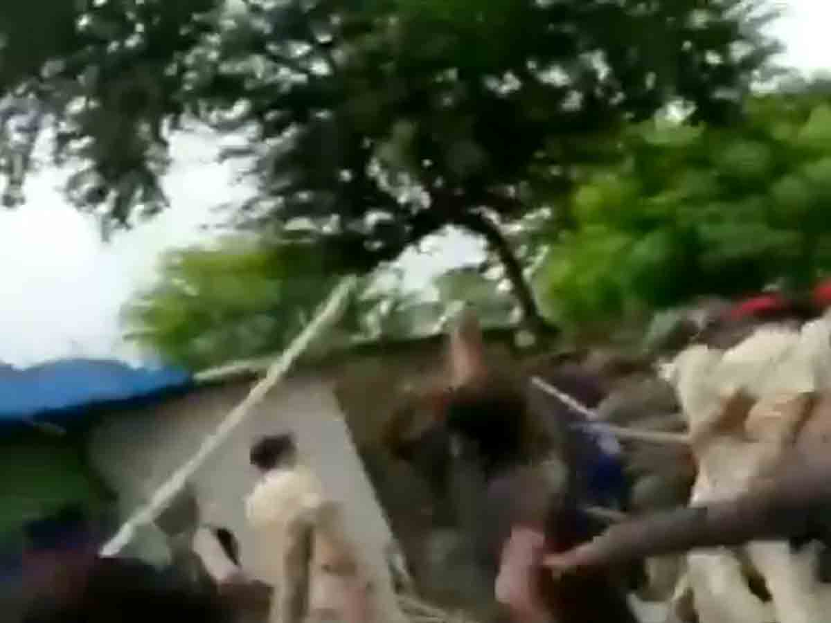 జంతు బలిని అడ్డుకున్న పోలీసులపై దాడి