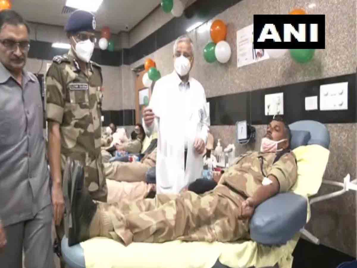 రక్త దానం కంటే మెరుగైన సేవ ఏదీ లేదు: ఎయిమ్స్ డైరెక్టర్ గులేరియా