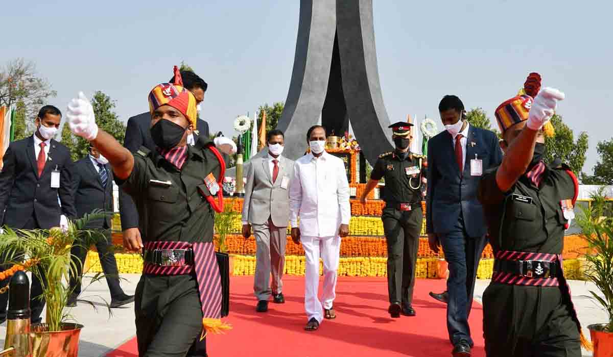 పరేడ్‌ గ్రౌండ్స్‌లో సైనిక వీరులకు సీఎం కేసీఆర్‌ నివాళులు