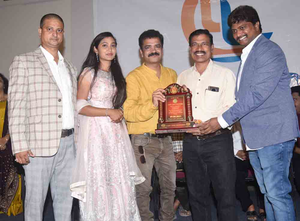 కొత్త ప్రతిభకు పట్టం