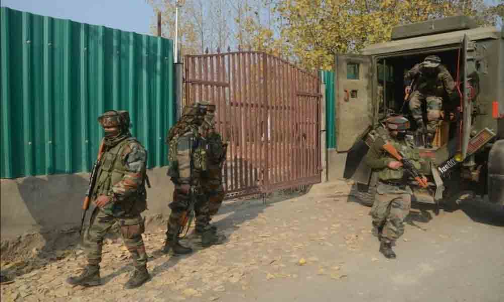 సీఆర్పీఎఫ్‌ బలగాలే లక్ష్యంగా ఉగ్రదాడి.. జవాన్‌కు గాయాలు