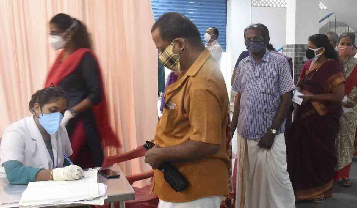 COVID-19: కేర‌ళ‌లో క‌ల‌క‌లం.. వ్యాక్సిన్ రెండు డోసులు తీసుకున్నా 40 వేల మందికి క‌రోనా!