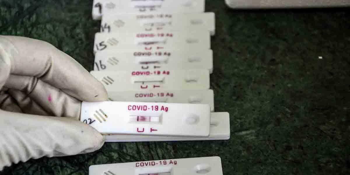 రెండు డోసుల వ్యాక్సిన్ తీసుకున్నా క‌రోనాతో వృద్ధురాలు మృతి..!