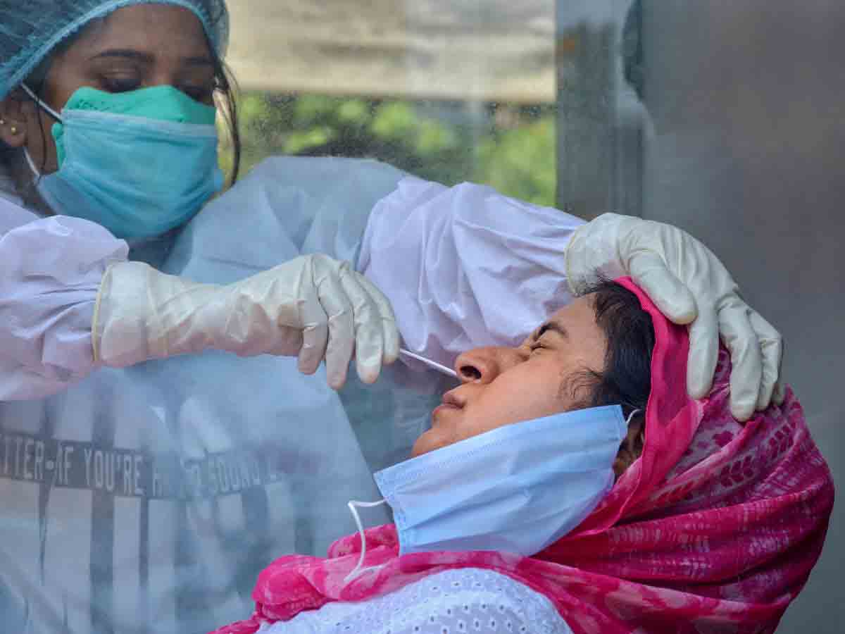 కేరళలో వారం రోజులుగా 20 వేలకుపైగా కరోనా కేసులు