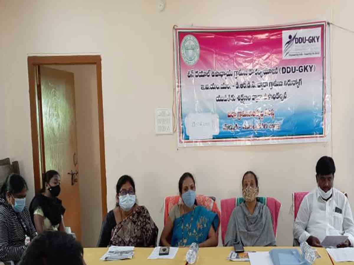 ఉద్యోగావకాశాలను సద్వినియోగం చేసుకోవాలి : డీఆర్‌డీవో పద్మజారాణి