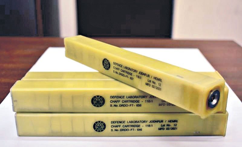 శత్రు క్షిపణులను దారి మళ్లించే ఛాఫ్‌