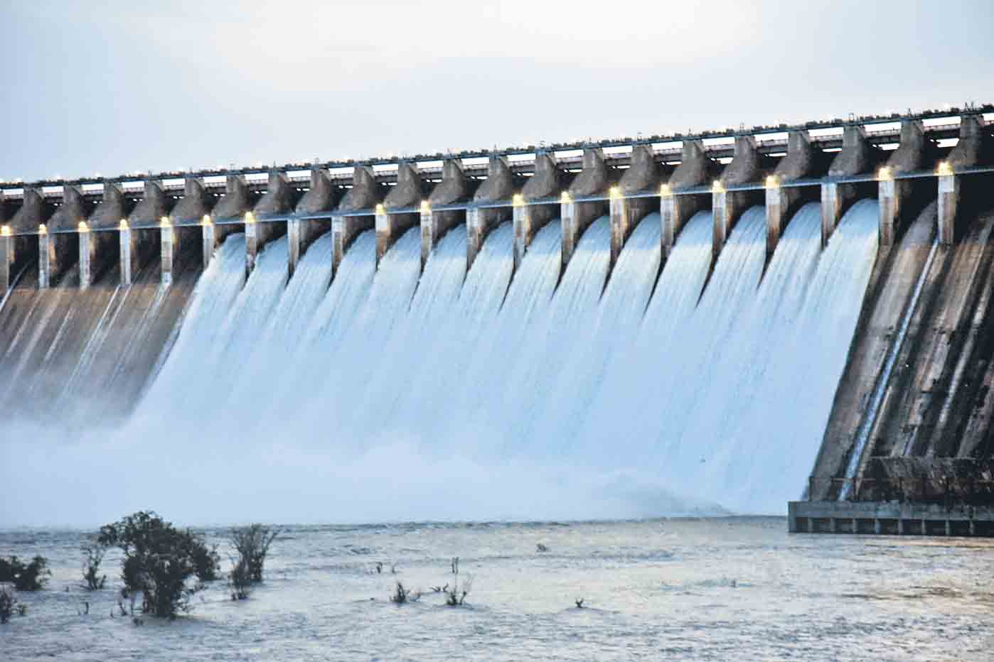 సాగర్‌ గేట్లు ఎత్తివేత