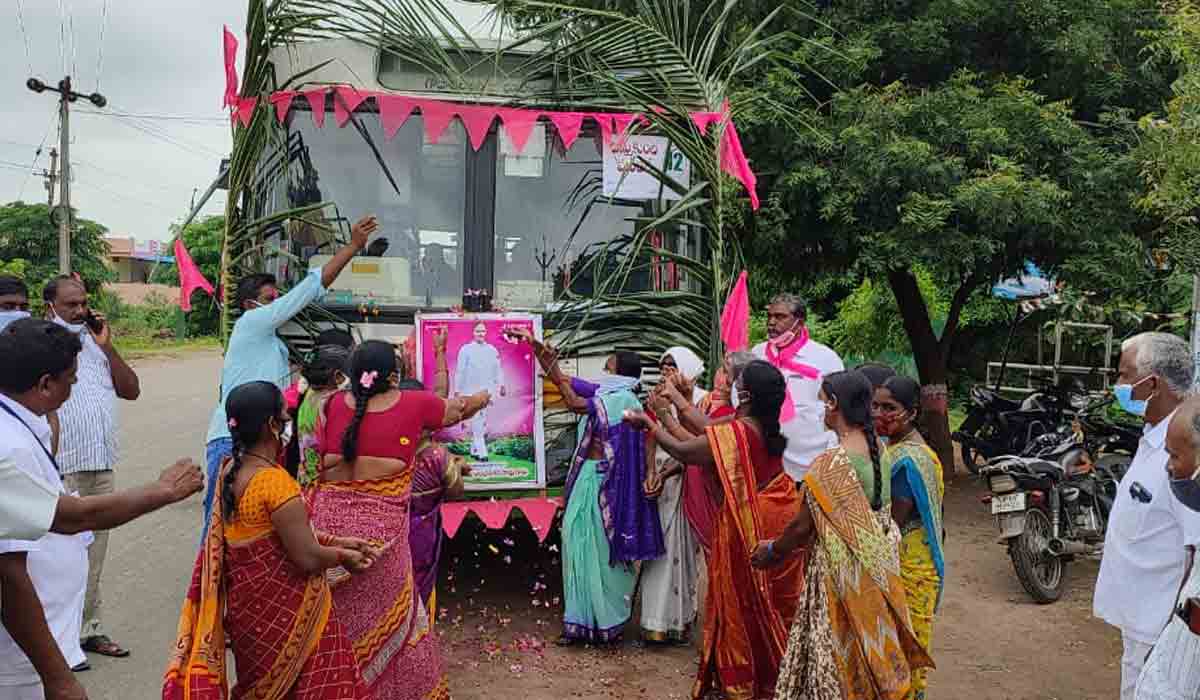 Dalit Bandhu | శాల‌ప‌ల్లి వైపు క‌దులుతున్న ప‌ల్లెలు