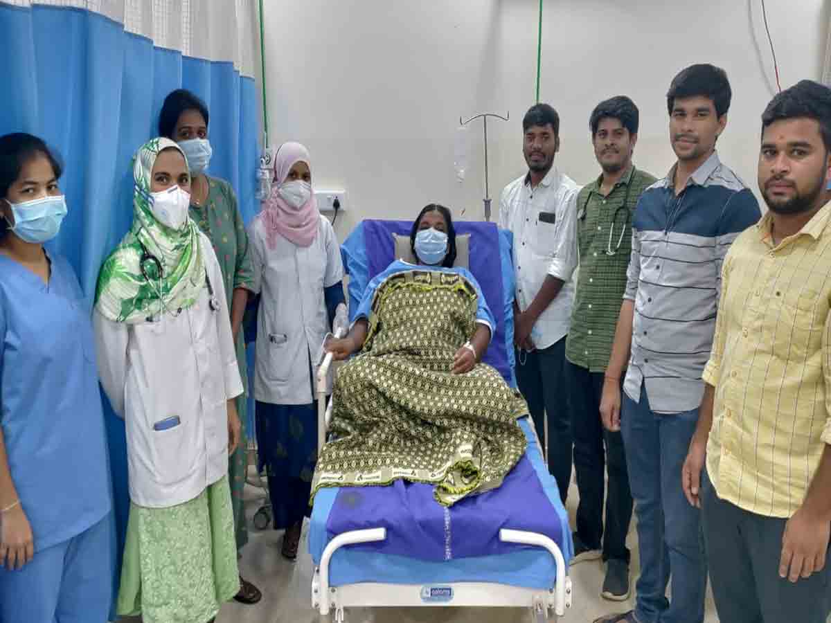 మహిళ కడుపులోంచి 10కిలోల కణితిని తొలగించిన వైద్యులు