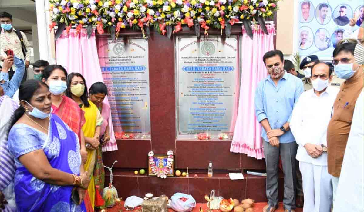 పాత‌, కొత్త న‌గ‌రం అనే తేడా లేకుండా అభివృద్ధి : మంత్రి కేటీఆర్