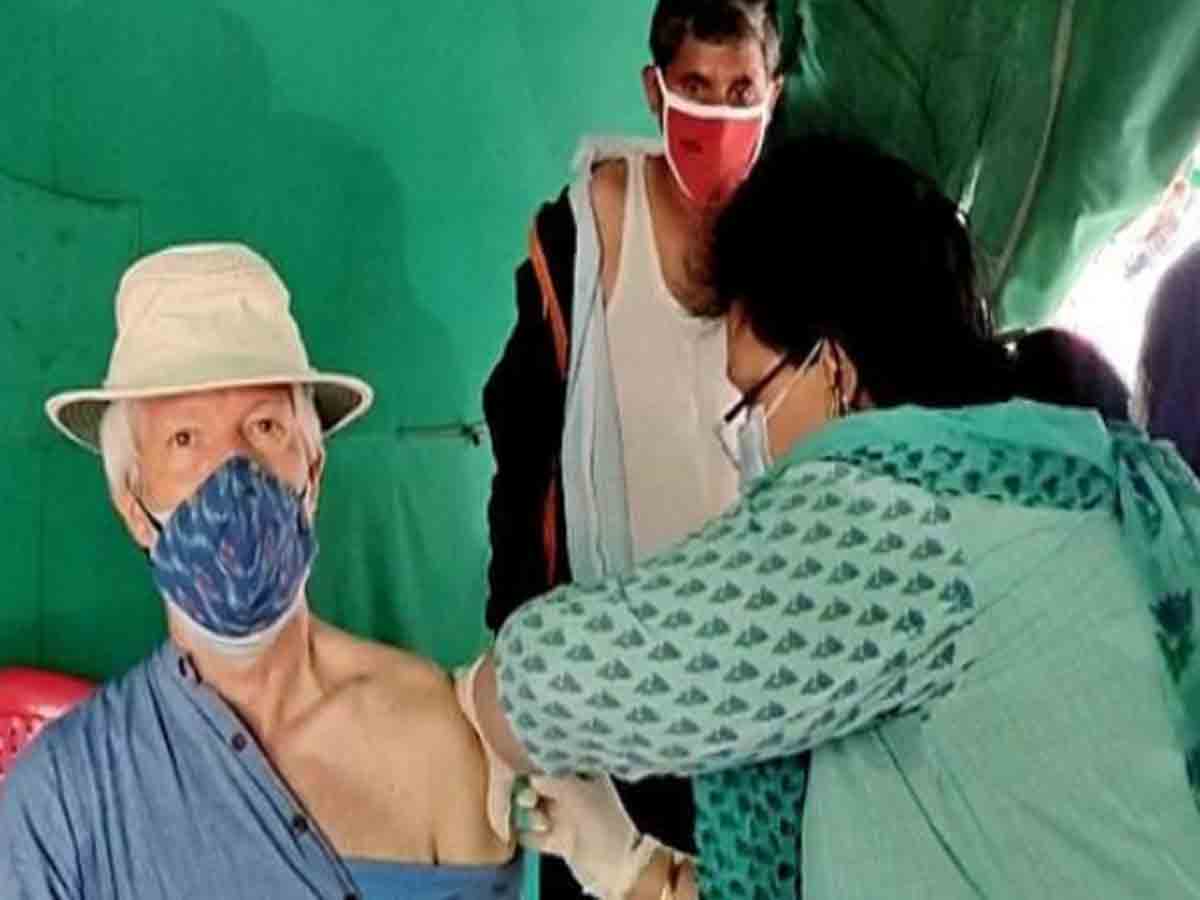 విదేశీ జాతీయులు కూడా కరోనా టీకాకు అర్హులే: కేంద్రం