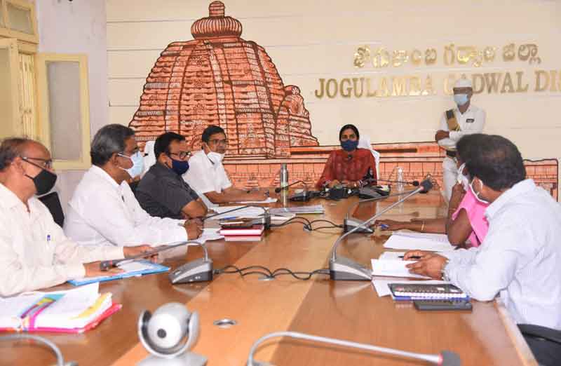 డబుల్‌ బెడ్రూం నిర్మాణాలకు  టెండర్లు పూర్తిచేయాలి