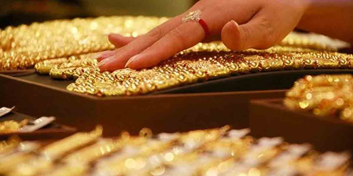 Gold Price Today | దిగి వ‌స్తున్న బంగారం ధరలు.. అదే బాట‌లో వెండి