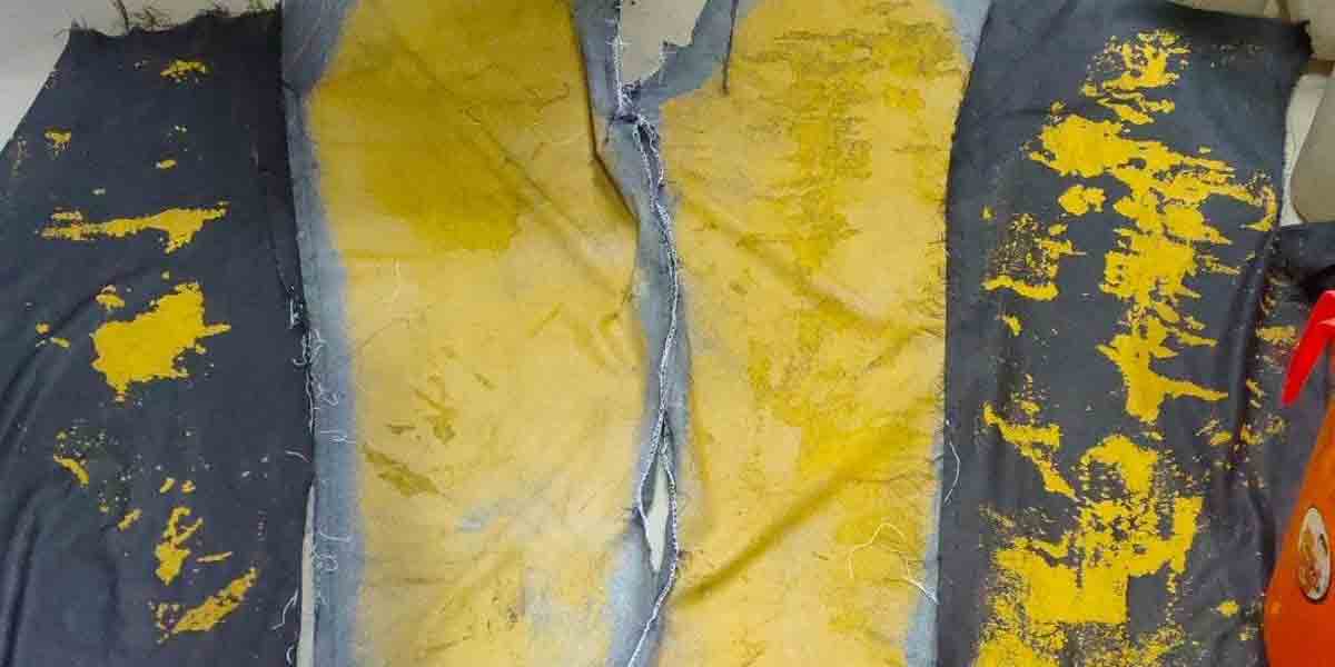 Gold smuggling: ప్యాంట్ల‌లో బంగారం పేస్ట్‌.. ప‌ట్టుకున్న క‌స్ట‌మ్స్ అధికారులు