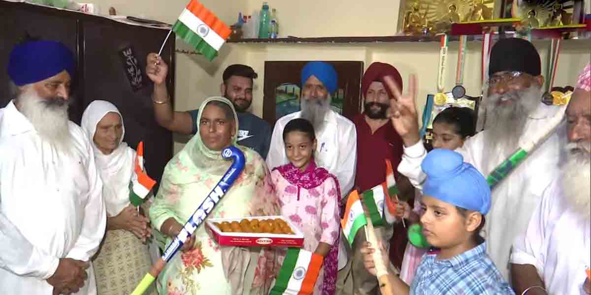 Olympics: హాకీ ప్లేయ‌ర్‌ గుర్జీత్ కౌర్ ఇంట్లో సంబురాలు