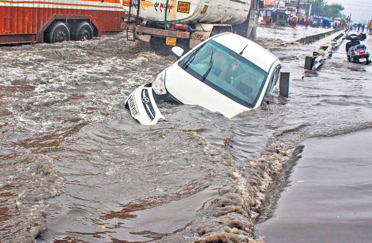 ఢిల్లీలో కుండపోత వర్షం