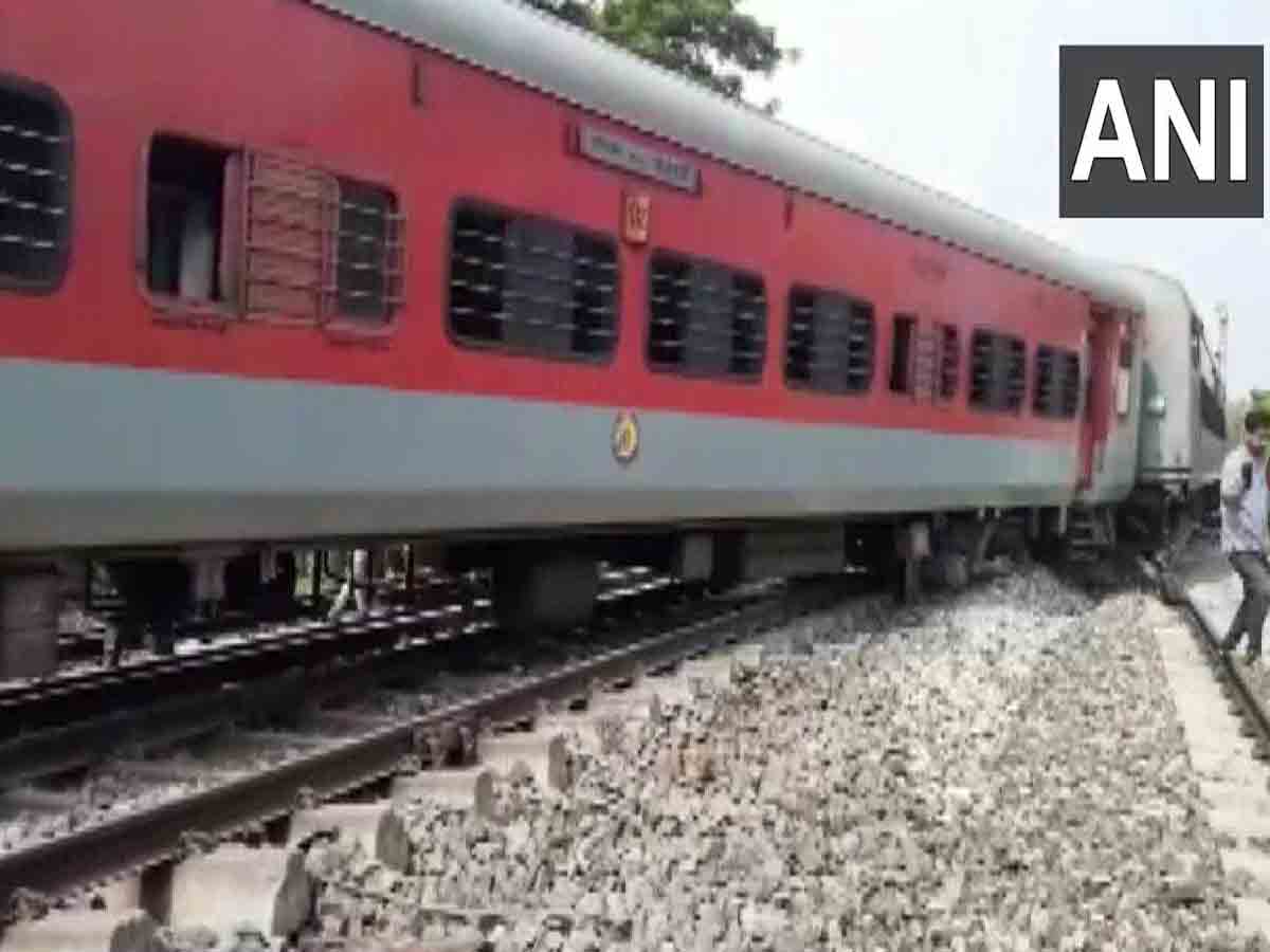 పట్టాలు తప్పిన గౌహతి-హౌరా స్పెషల్ ఎక్స్‌ప్రెస్