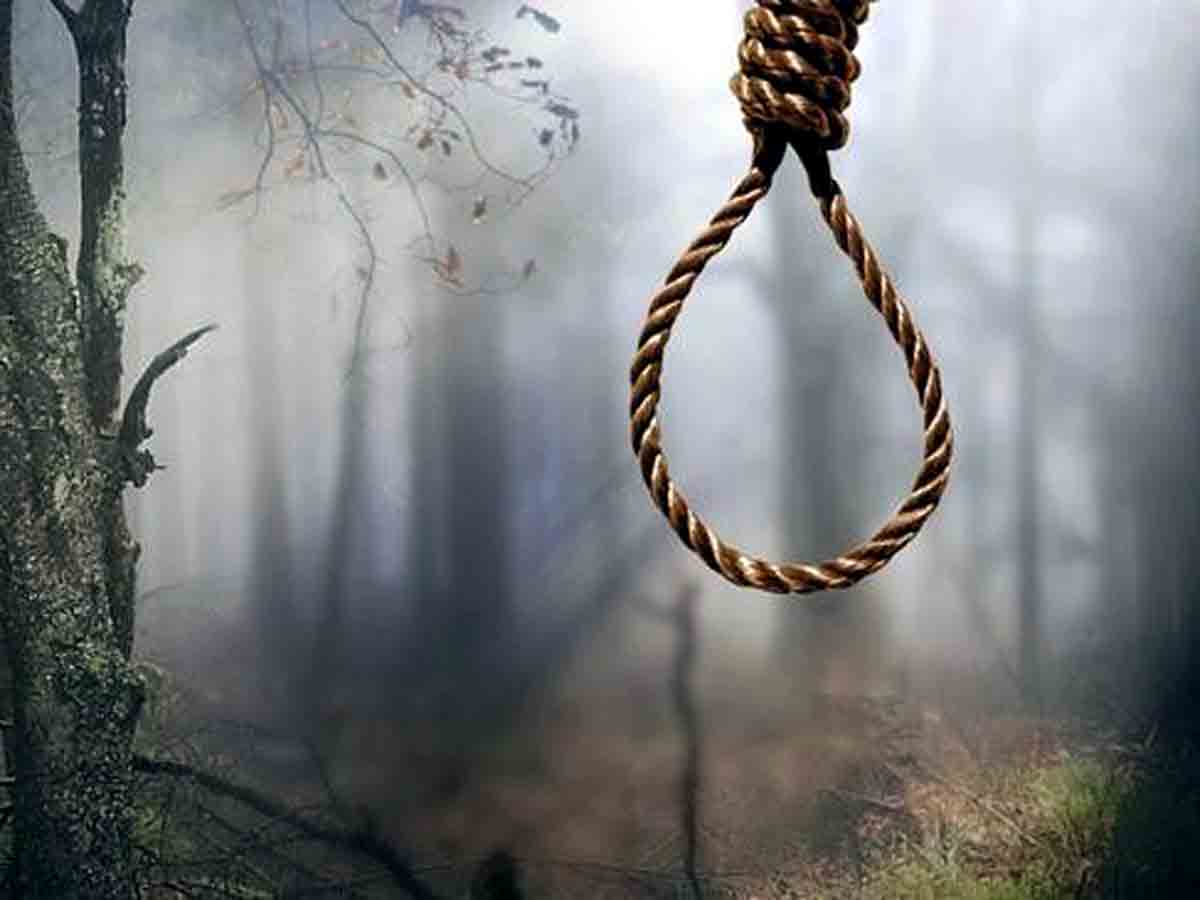 ఉరేసుకుని యువకుడు ఆత్మహత్య