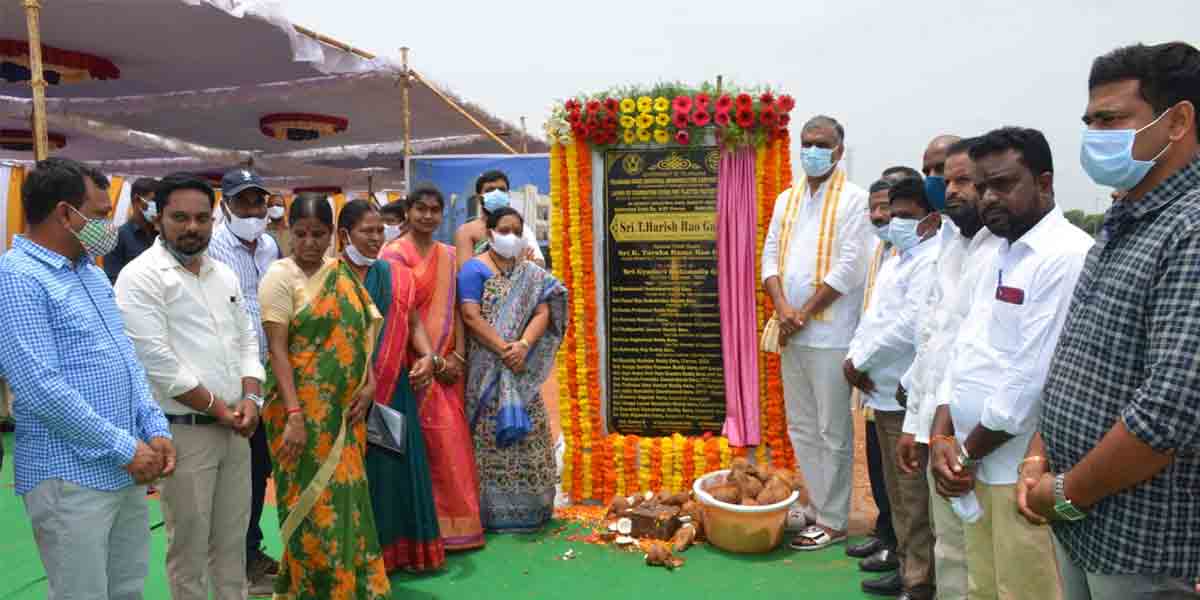 ఇండస్ట్రియల్‌ పార్కులో భవన నిర్మాణానికి మంత్రి హరీశ్‌రావు శంకుస్థాపన
