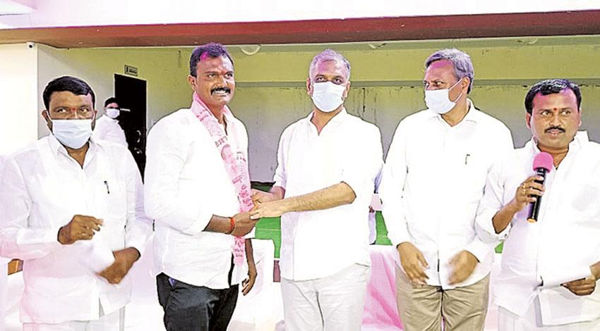 దళితుల ఓట్లను చీల్చేందుకు కుట్ర