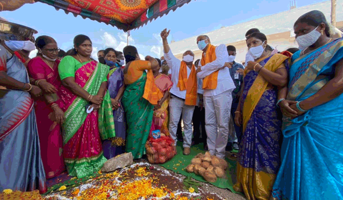 Huzurabad | మ‌హిళా స‌మాఖ్య భ‌వ‌న నిర్మాణానికి హ‌రీశ్‌రావు శంకుస్థాప‌న‌