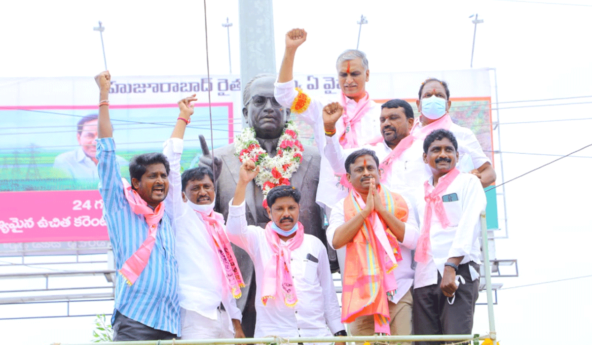 హుజూరాబాద్ పోటీ.. 2 గుంట‌ల సామాన్యుడు Vs 200 ఎక‌రాల ఆసామి