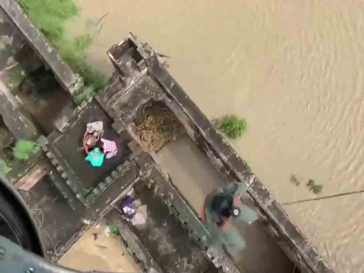 వీడియో: వరద ముంపు ప్రాంతాల్లో ఐఏఎఫ్‌ సహాయక చర్యలు