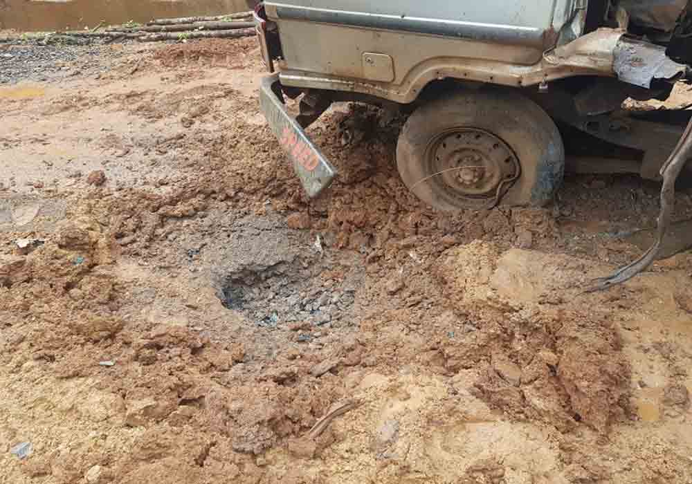 IED Blast in Chhattisgarh : ఐఈడీని పేల్చిన మావోలు.. 12 మందికి గాయాలు