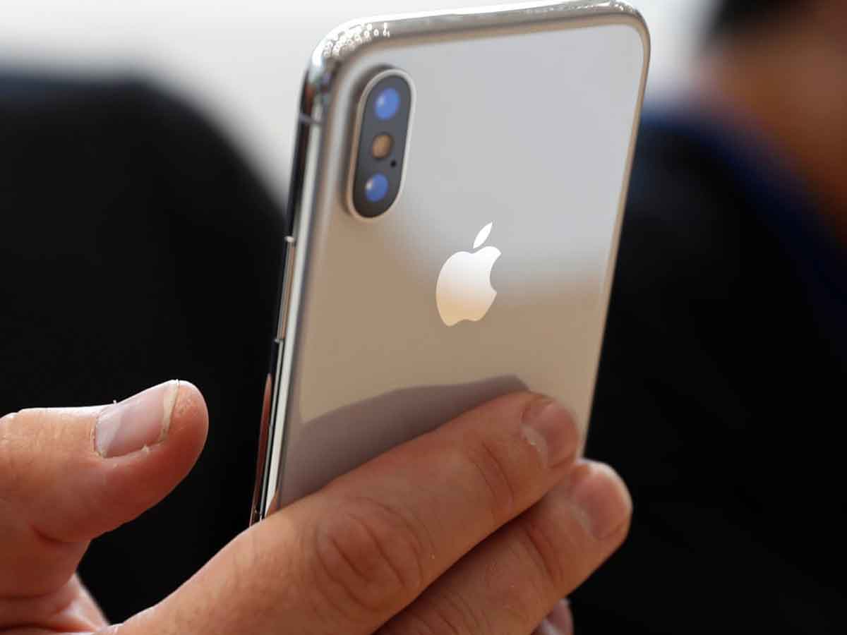 ఐఫోన్ యూజ‌ర్లూ.. బైక్‌పై వెళ్తున్నారా? మీ కెమెరా పాడ‌వ్వ‌చ్చు జాగ్ర‌త్త‌!