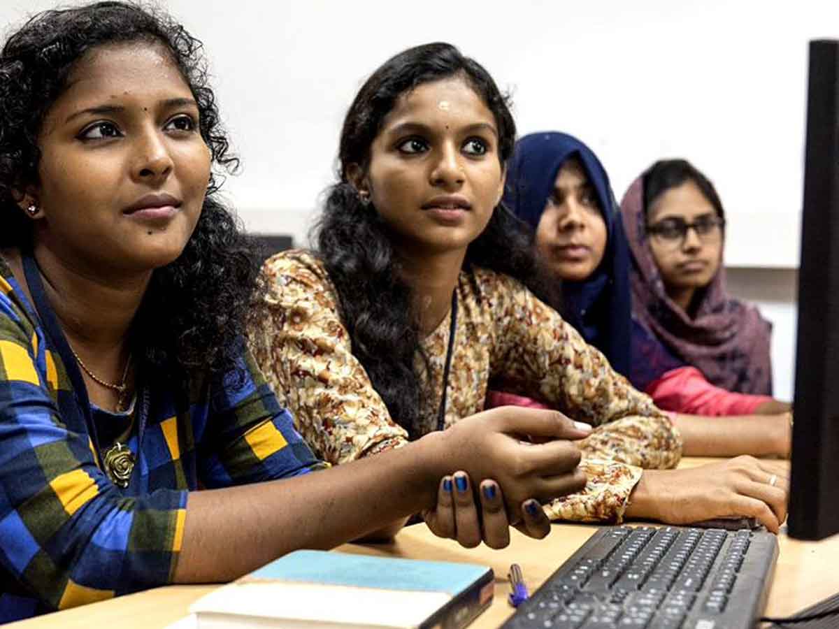 సాఫ్ట్‌వేర్ ఉద్యోగుల‌కు బంప‌రాఫ‌ర్‌.. బ‌హుమ‌తులుగా బీఎండ‌బ్ల్యూ బైక్స్‌.. ఐ-ఫోన్లు..!!